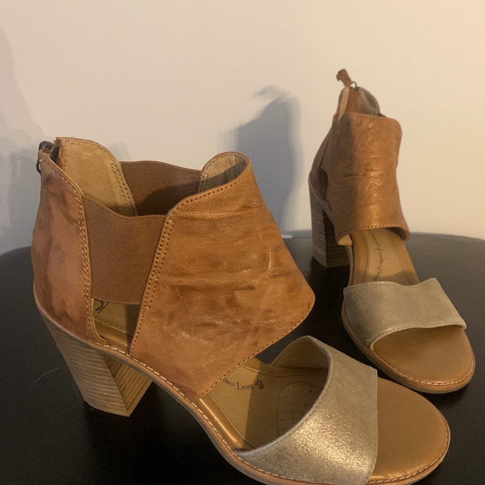 Sofft 3” sandals size 9 1/2 M
